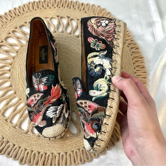 Valentino Garavani Butterfly-Embroidered Fabric Espadrilles in Black/Multi EU 36 - Picture 2 of 14